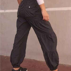 FB movement parachute pants 👖 Sz L